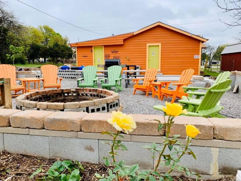 Ez 1 Mile To Fort Sill! Pumpkin Cottage Sleeps 9, Grills, Firepit, Laundry Lawton Extérieur photo